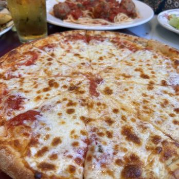 De Luca's Restaurant - Cheese pizza. Excellent. - Italian Near Me - Whittier, California De Luca's Restaurant - Cheese pizza. Excellent. - Italian Near Me - Whittier, California