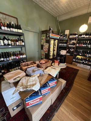 Momma's Grocery + Wine by null