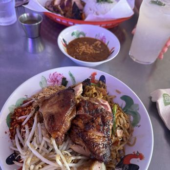 Street Bangkok - Chicken pad thai - Thai Near Me - Paris, 01 Street Bangkok - Chicken pad thai - Thai Near Me - Paris, 01