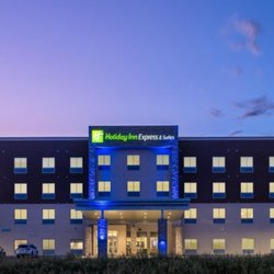 Holiday Inn Express & Suites Watertown - Hotel image
