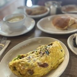 Le Petit Dejeuner  - Omelette