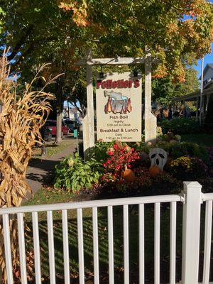 Pelletier's Restaurant & Fish Boil by null