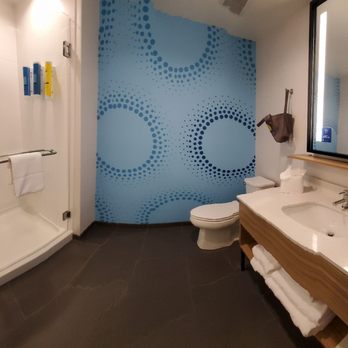 Tru by Hilton Chambersburg - Bathroom - Hotels Near Me - Chambersburg, Pennsylvania Tru by Hilton Chambersburg - Bathroom - Hotels Near Me - Chambersburg, Pennsylvania