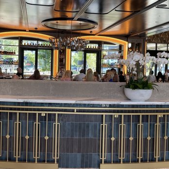 Harry & Izzy's - Bar Area - Seafood Near Me - Phoenix, Arizona Harry & Izzy's - Bar Area - Seafood Near Me - Phoenix, Arizona