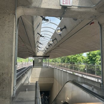 Deanwood Metro Station - Public Transportation Near Me - Washington, DC, District of Columbia Deanwood Metro Station - Public Transportation Near Me - Washington, DC, District of Columbia