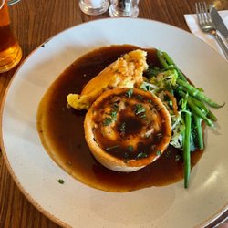 Horse & Groom - Steak & Stout Pie