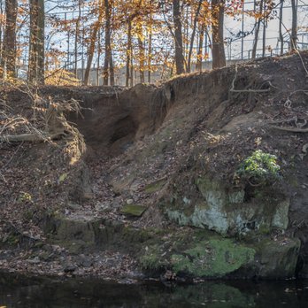 Middletown Township Memorial Park - This is the erosion as seen from the other side of Ridley Creek. - Parks Near Me - Media, Pennsylvania