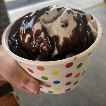 Randall's Farm - Kiddie double cookie with hot fudge ($4.07, July 2019) - Fruits & Veggies Near Me - Ludlow, Massachusetts Randall's Farm - Kiddie double cookie with hot fudge ($4.07, July 2019) - Fruits & Veggies Near Me - Ludlow, Massachusetts