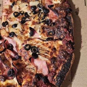 Round Table Pizza - Pizza Near Me - Fresno, California Round Table Pizza - Pizza Near Me - Fresno, California