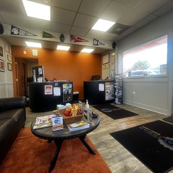 Craftsman Auto Care- Mclean - Lobby - Auto Repair Near Me - Mclean, Virginia