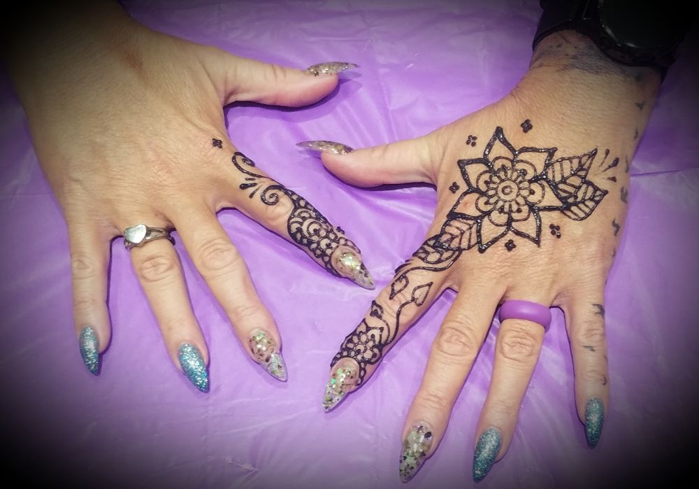 Henna.Happiness Logo