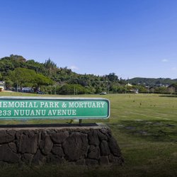 Nuuanu Memorial Park & Mortuary - Street view (traveling mauka on Nuuanu Ave)