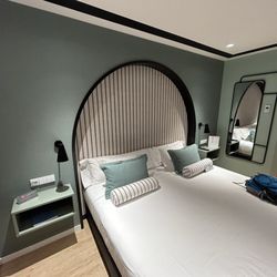 Vincci Hotel - King bedroom
