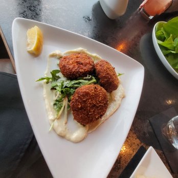 Lighthouse Bar & Grill - Crab cakes - New American Near Me - Bellingham, Washington