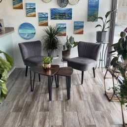 The front sitting area at Juicy juice!!! The front sitting area at Juicy juice!!!