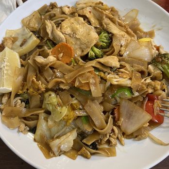Hill Monkeys Thai Cuisine - Drunken noodles with chicken - Salad Near Me - Crestview, Florida Hill Monkeys Thai Cuisine - Drunken noodles with chicken - Salad Near Me - Crestview, Florida