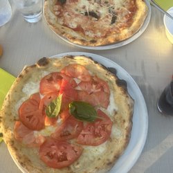 Zio Sam - Caprese pizza and Formaggio pizza with tomatoes
