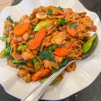 Thai Bamboo Bistro - Pad See Ew with Chicken - Thai Near Me - Irvine, California
