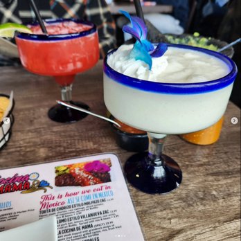 La Cocina De Mama - Strawberry margarita and pina colada - Mexican Near Me - Oak Lawn, Illinois