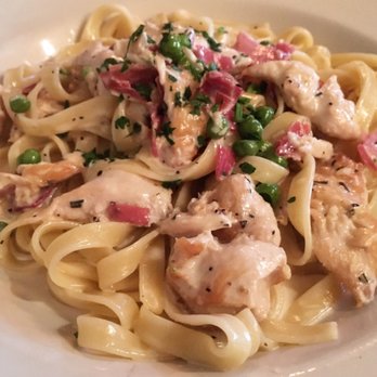 Pasta Prego - Fettuccini alfredo with chicken and bacon. Pretty good but I have had better. I do recommend it if you like pasta with white sauce. - Wine Bars Near Me - Napa, California Pasta Prego - Fettuccini alfredo with chicken and bacon. Pretty good but I have had better. I do recommend it if you like pasta with white sauce. - Wine Bars Near Me - Napa, California