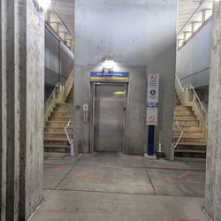 Laclede's Landing Station - Metrolink - Laclede's Landing Station, Saint Louis