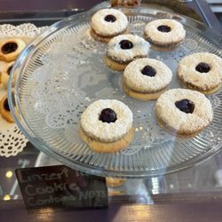 Plum Bakery - Linzert tort cookies