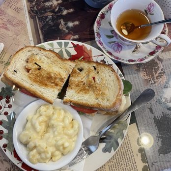 The Book & Bee - Peach oolong tea and "Pan's Panini" with Mac and Cheese as a side. - Cafes Near Me - Hendersonville, North Carolina