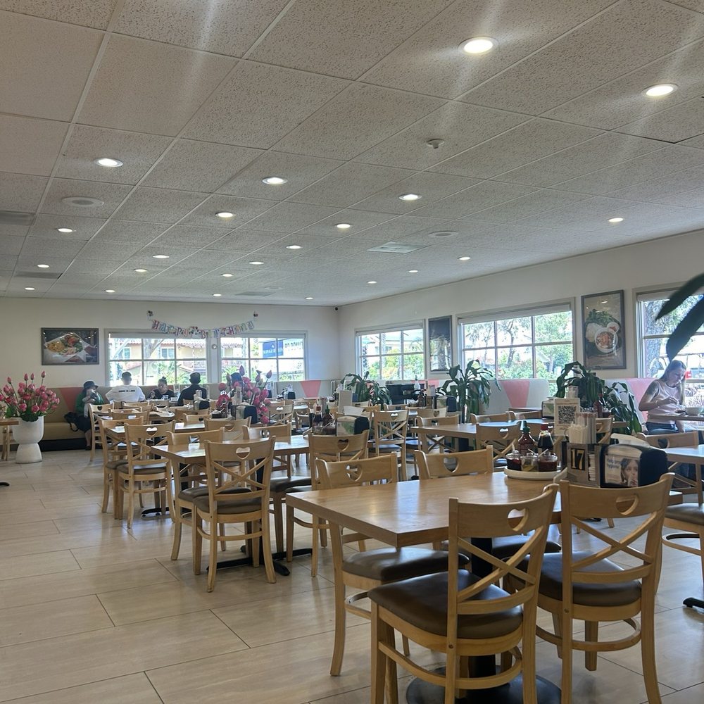 Pho G-Beef - Seating Area - Vietnamese Near Me - San Diego, California Pho G-Beef - Seating Area - Vietnamese Near Me - San Diego, California