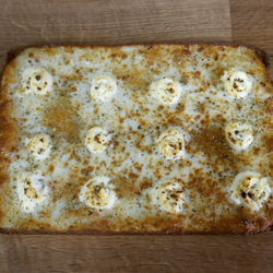 Sliced Mozzarella Cheese, Whipped Ricotta Cheese, Chopped Garlic, Oregano
(No Tomato Sauce)