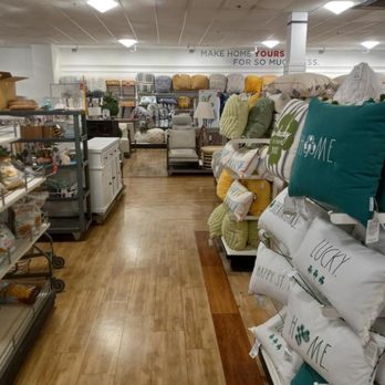 Home Goods - Very clean isle - Department Stores Near Me - Langhorne, Pennsylvania