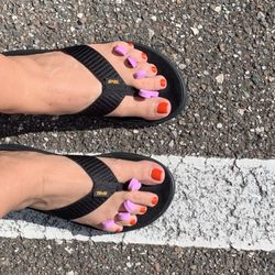 Lavish Nails & Spa - Wonderful pedicure ! Very happy