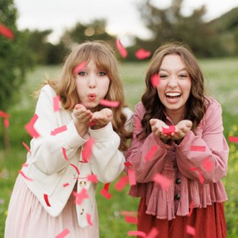 Diana Henderson Photography - Magnolia & Hayley Swire Senior Photo - Event Photography Near Me