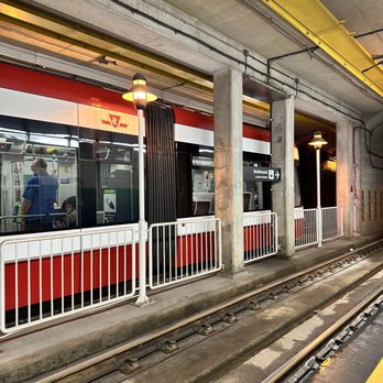 504 King Streetcar - Public Transportation Near Me - Toronto, Ontario