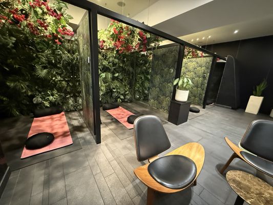 Virgin Atlantic Upper Class Wing by null