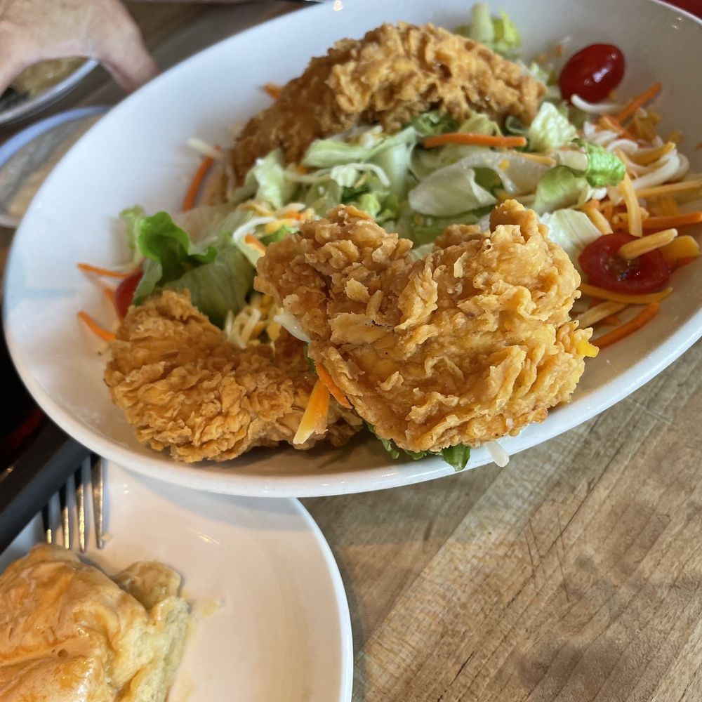 Cheddar's Scratch Kitchen - Salad with chicken - Comfort Food Near Me - Omaha, Nebraska Cheddar's Scratch Kitchen - Salad with chicken - Comfort Food Near Me - Omaha, Nebraska
