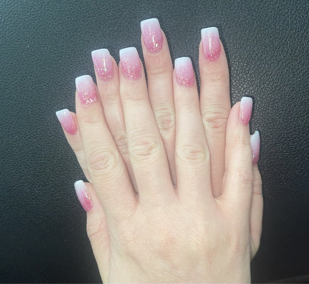 Posh Nails & Spa Logo
