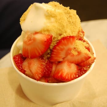 Culture - small plain with graham crackers - Ice Cream & Frozen Yogurt Near Me - Brooklyn, New York Culture - small plain with graham crackers - Ice Cream & Frozen Yogurt Near Me - Brooklyn, New York