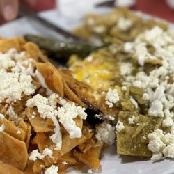 Casa El Desayuno - Chilaquiles tricolor
