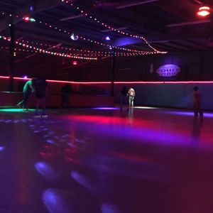 AUSTIN ROLLER RINK - 32 Photos & 91 Reviews - 11600 Manchaca Rd, Austin ...