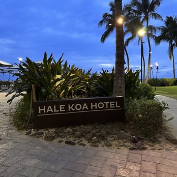 Hale Koa Hotel - Walkway to the beach from Hale Koa - Hotels Near Me - Honolulu, Hawaii Hale Koa Hotel - Walkway to the beach from Hale Koa - Hotels Near Me - Honolulu, Hawaii