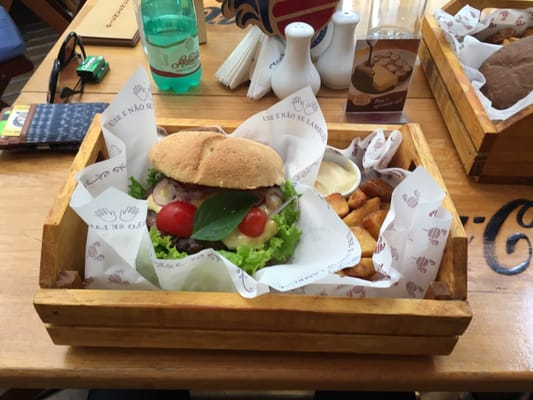 Le Grand Burger by null