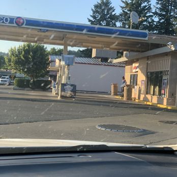 ARCO - Gas station attendant out scowling at me - Gas Stations Near Me - Issaquah, Washington ARCO - Gas station attendant out scowling at me - Gas Stations Near Me - Issaquah, Washington