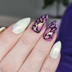 The Crow's Claw - Butterfly nails