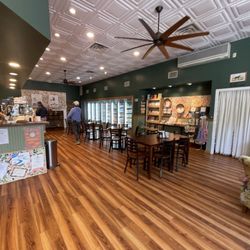 Claire's Cakes & Cafe - Inside