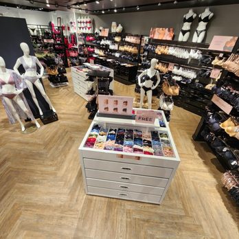 LA VIE EN ROSE - Updated September 2025 - 9090 Destiny Usa