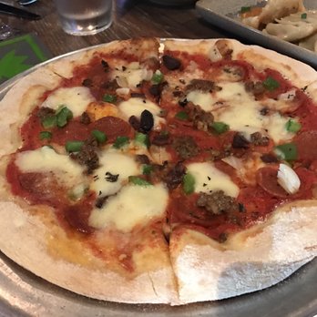 Moku Kitchen - Proloteriate pizza - Cocktail Bars Near Me - Honolulu, Hawaii
