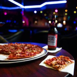 Scarlett's Cabaret - Scarlett's St Louis pizza