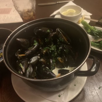 Cafe Rouge Canterbury - Steamed mussels and broccoli because I wanted it instead of the frites they normally pair with - French Near Me - Canterbury, KEN
