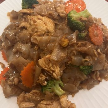 Thai Home Kitchen - Pad See Ewe - Salad Near Me - Corvallis, Oregon