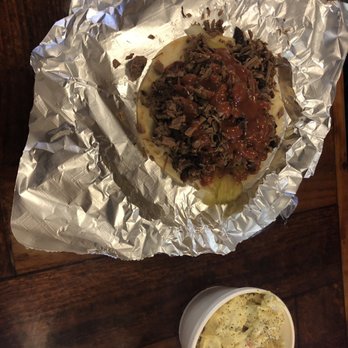 Willie's Burgers & BBQ - Breakfast & Brunch Near Me - Spicewood, Texas